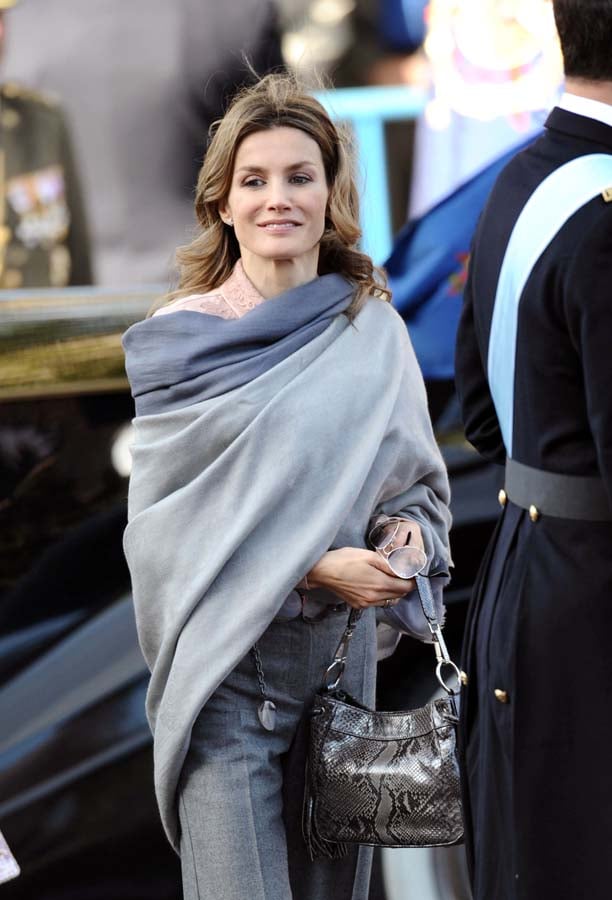 Doña Letizia durante el desfile militar del 12 de octubre de 2010 / Gtres