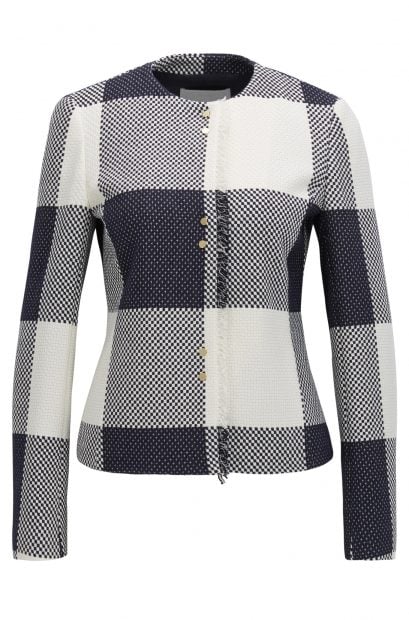 Chaqueta de cuadros de la firma Hugo Boss estrenada por la reina Letizia