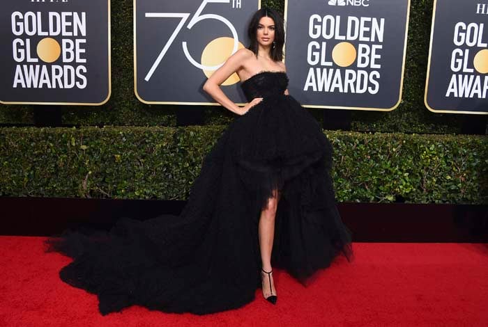 Kendall Jenner en la alfombra roja de los Globos de Oro 2018