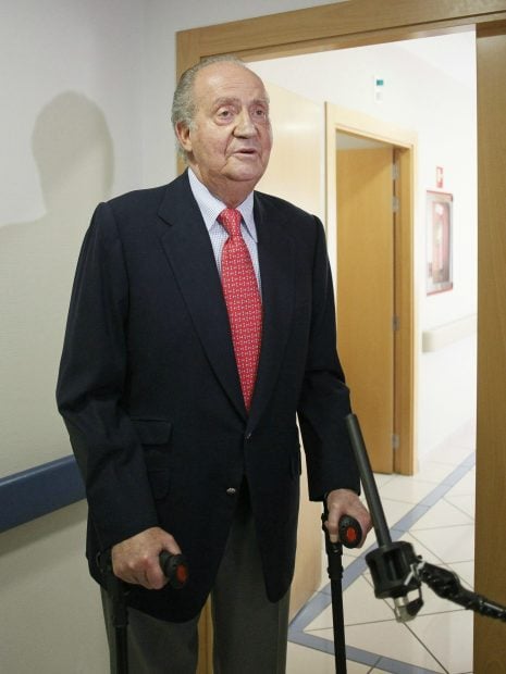 El rey Juan Carlos a la salida de un hospital / Gtres