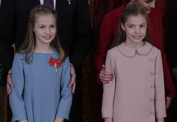 Leonor y Sof&iacute;a durante el acto / Gtres