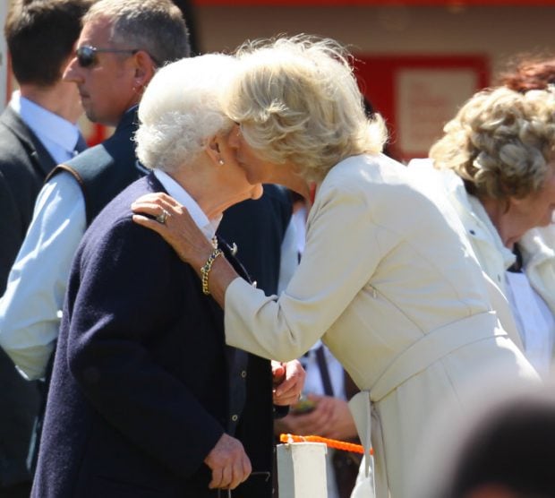 La reina Isabel y Camilla Parker