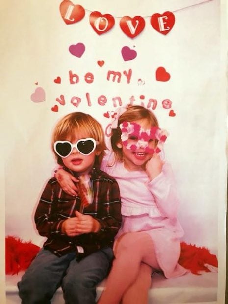 Leonore y Nicolás felicitan el día de los enamorados