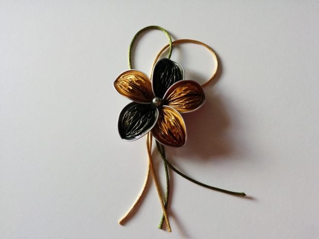 Detalle de uno de los broches
