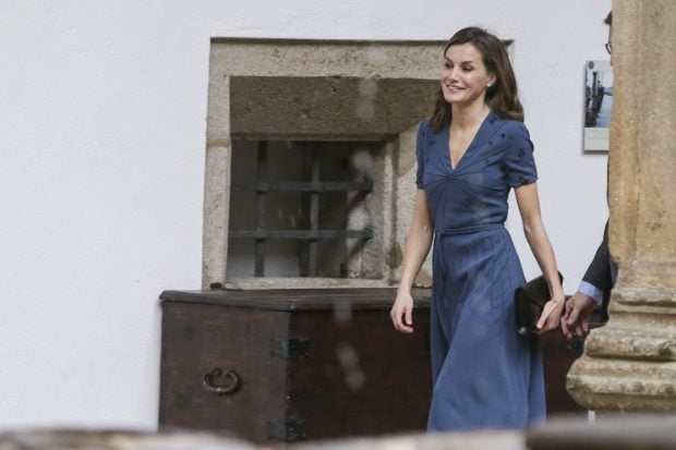 Doña Letizia a su llegada al acto / Gtres