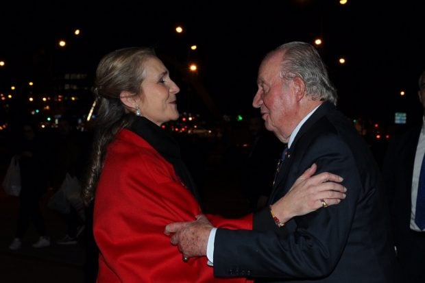 El rey don Juan Carlos con la infanta do&ntilde;a Elena / Casa Real