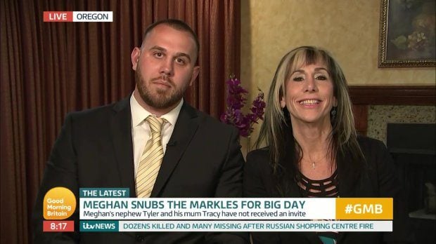 El primo y la t&iacute;a de Meghan durante la entrevista 