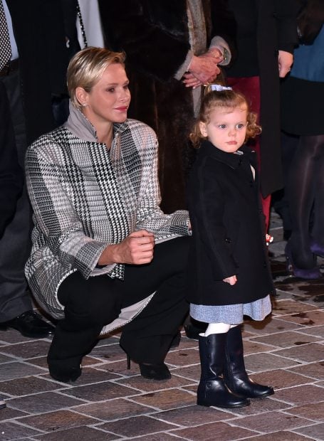 Charlene con el abrigo de Loro Piana / Gtres