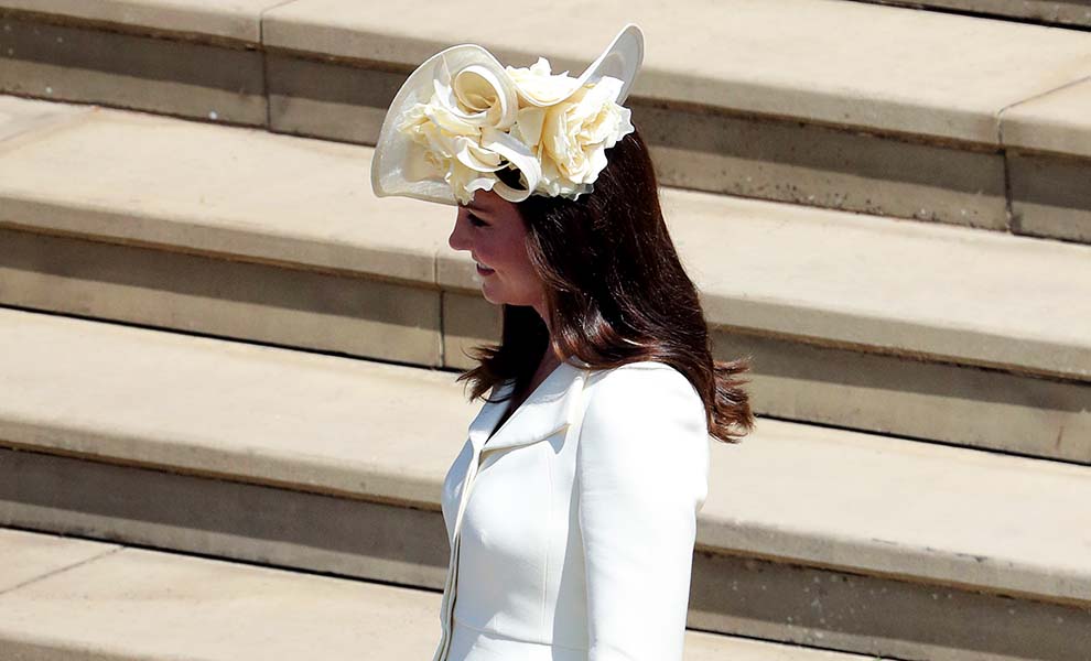 Kate Middleton, de blanco, con un look repetido / Gtres