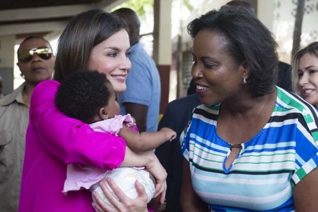 reina Letizia bebés Haití