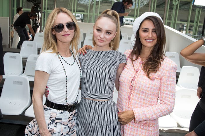 Pen&eacute;lope Cruz, Vanessa Paradise, Lily-Rose Depp en el desfile de Chanel