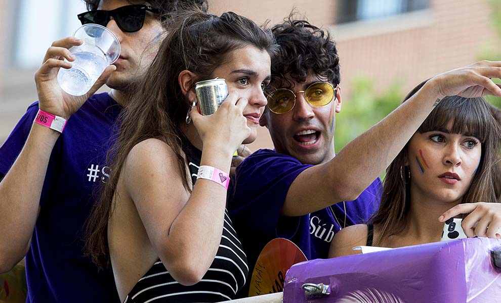 Amaia junto a Aitana y ‘Los Javis’ durante el desfile del Orgullo en Madrid / Gtres