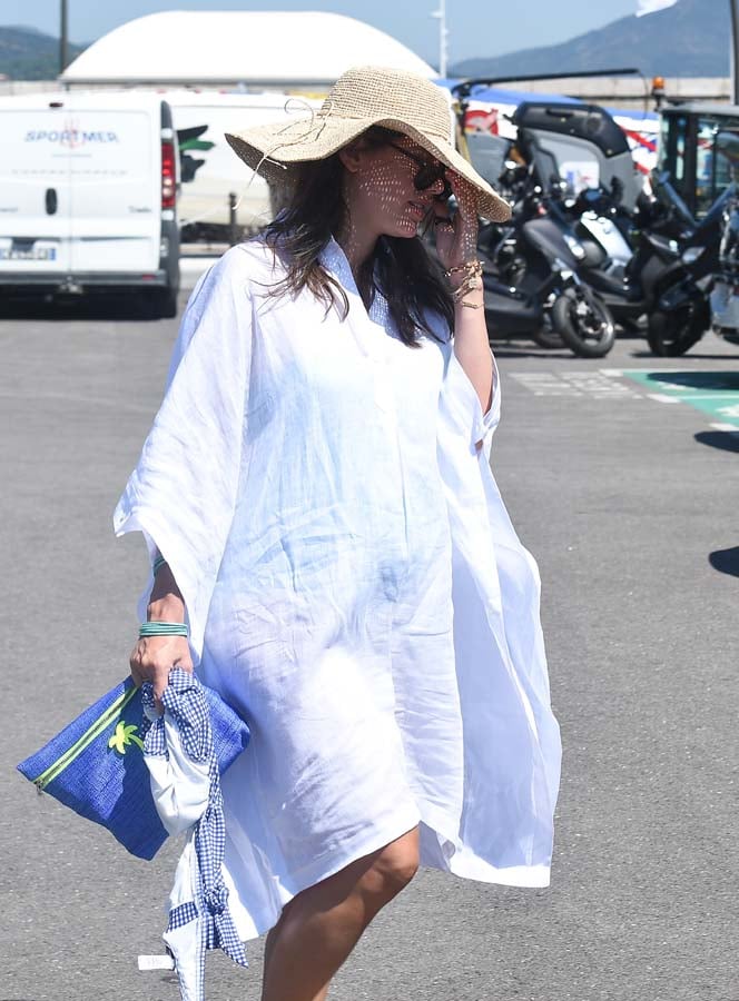 Carlota Casiraghi con vestido camisero blanco / Gtres