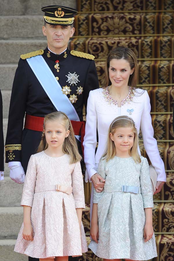 Familia Real durante la coronaci&oacute;n