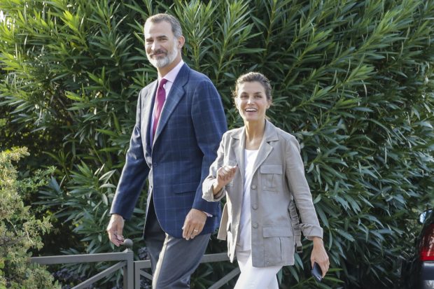 Los Reyes y sus hijas a su llegada al colegio / Gtres
