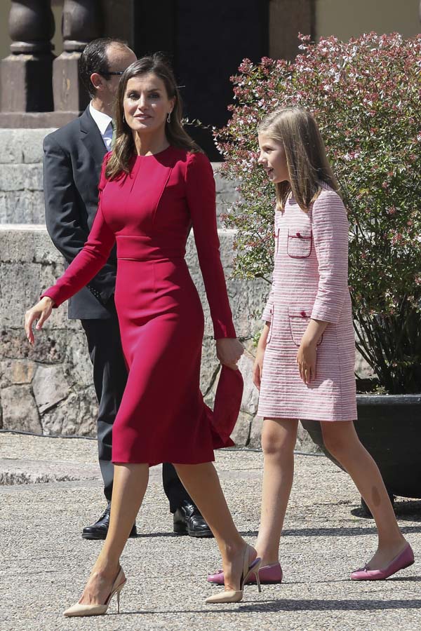 Letizia Ortiz de Carolina Herrera durante los centenarios de Covadonga