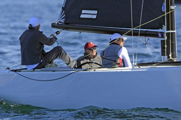 El rey Juan Carlos durante una regata / Gtres