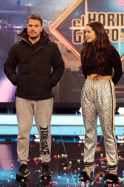 Rosalía en el Hormiguero lució pantalón deportivo con sandalias de tacón / Gtres