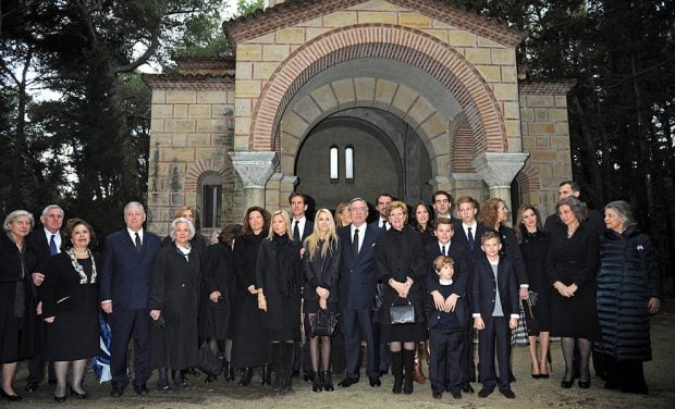 Los reyes de España junto a la Familia Real griega.
