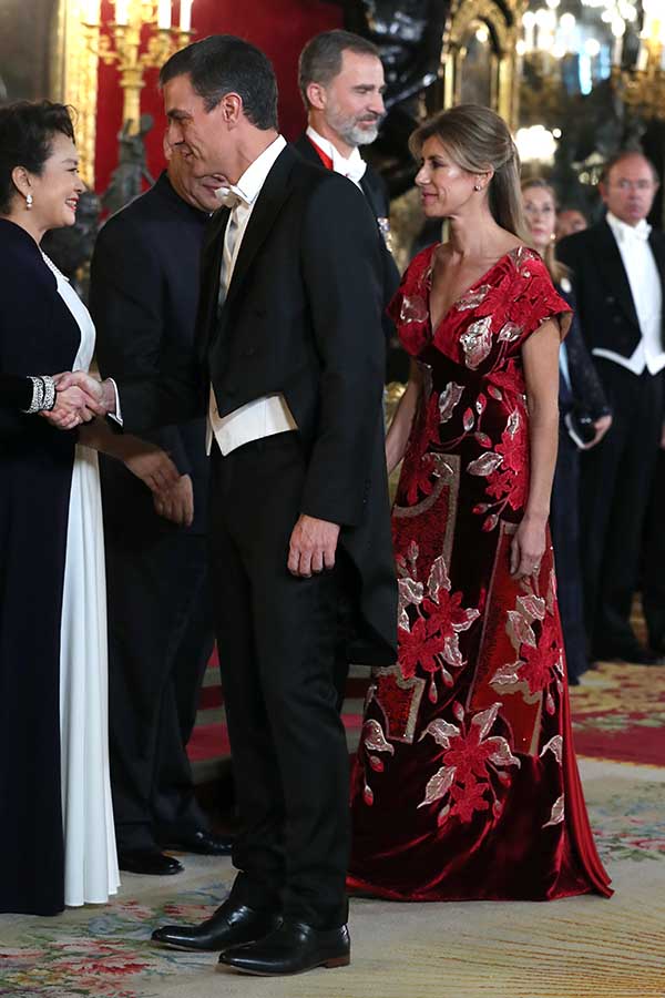 Bego&ntilde;a G&oacute;mez y Pedro S&aacute;nchez durante la cena de gala en honor al presidente de China 