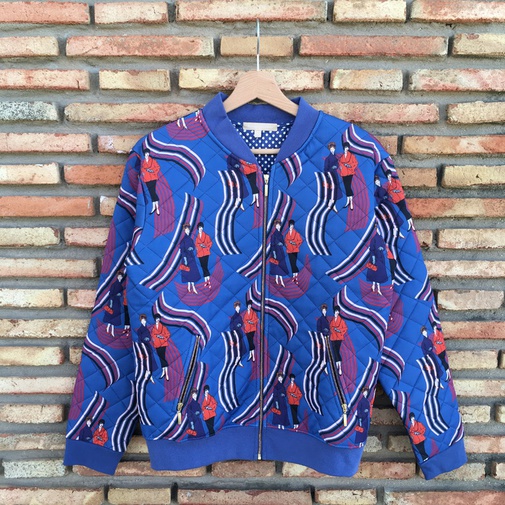 Bomber estampada