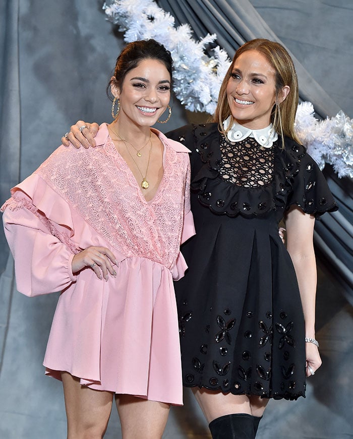 Jennifer Lopez y Vanessa Hudgens en la promo de 'Second Act' / Gtres
