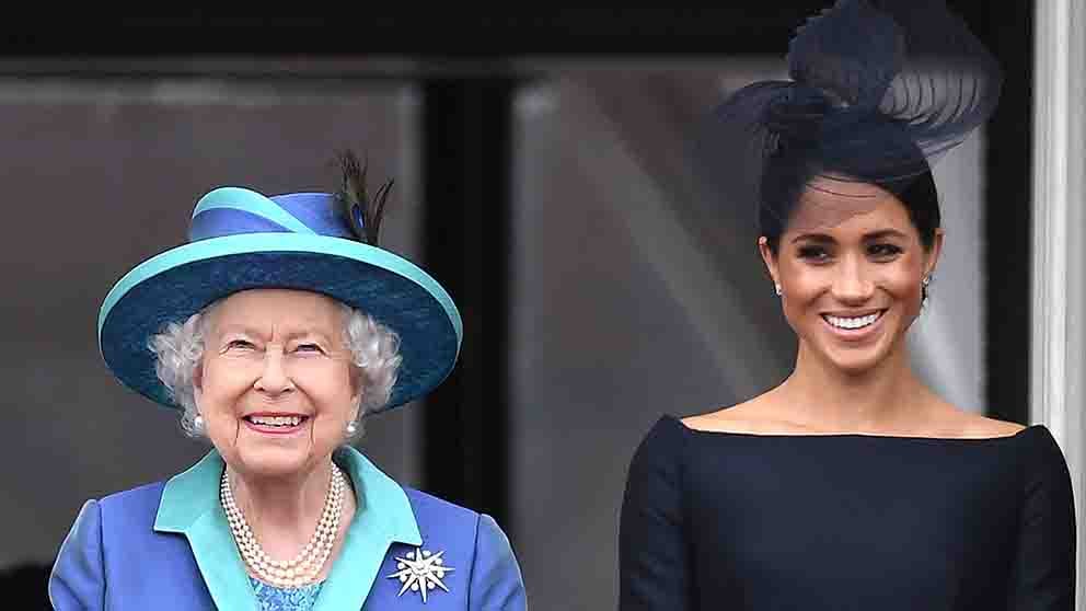 Isabel II y Meghan Markle en una imagen de archivo / Gtres