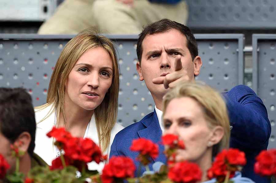 Albert Rivera y Beatriz Tajuelo durante el Open de Tenis de Madrid de 2016