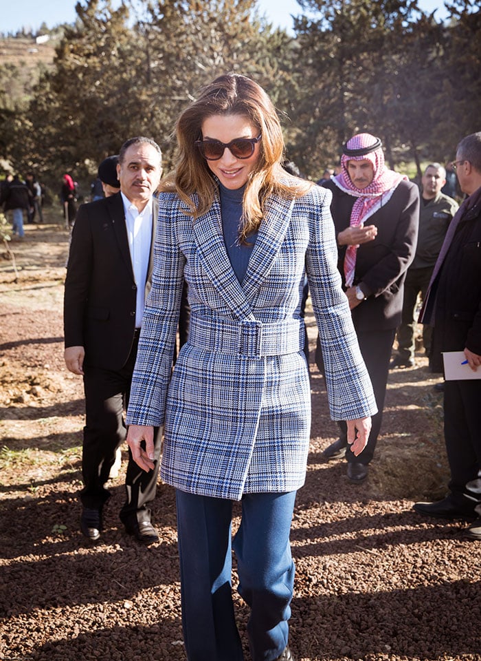 Rania de Jordania con abrigo Off-White