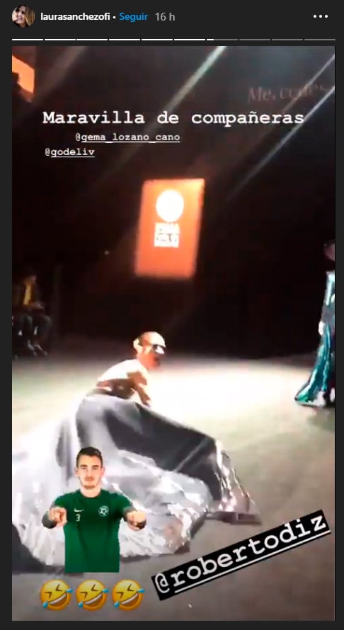 Laura Sánchez caída roberto diz desfile