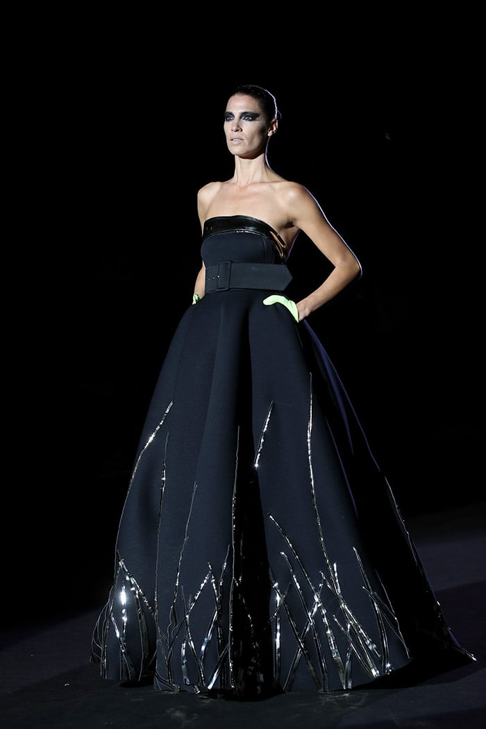 Laura Sánchez caída roberto diz desfile