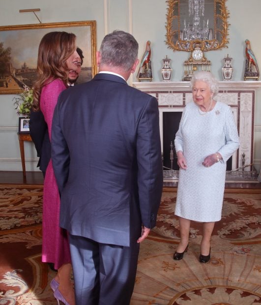 La reina Isabel con Rania y Abdalá de Jordania