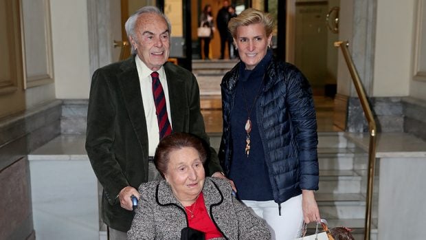 La infanta Margarita con su hija Mar&iacute;a y su marido, Carlos Zurita