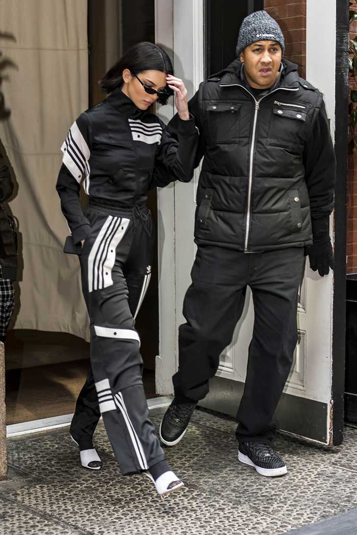 Kendall Jenner con un 'total look' muy particular / Gtres