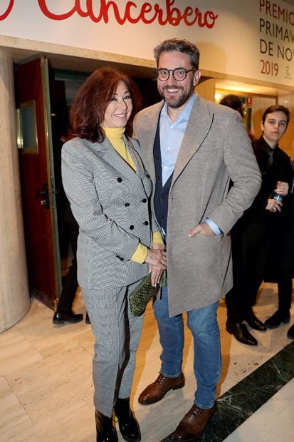 Aunque acudió junto a su marido, Ana Rosa Quintana posó para los medios junto a Màxim Huerta
