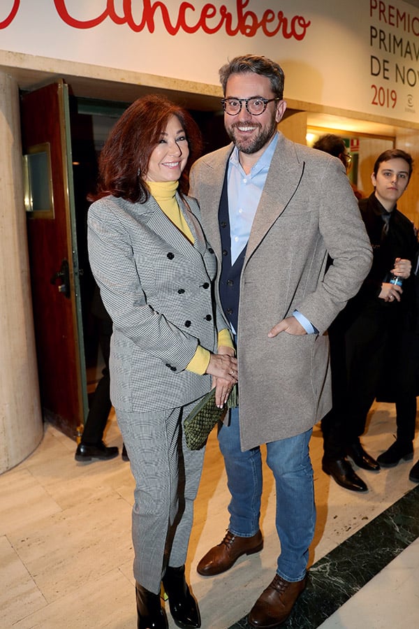 Aunque acudió junto a su marido, Ana Rosa Quintana posó para los medios junto a Màxim Huerta