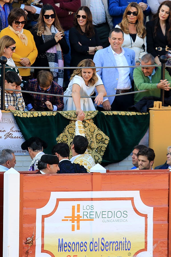 Jesul&iacute;n de Ubrique tuvo un gesto de cari&ntilde;o con su mujer, Mar&iacute;a Jos&eacute; Campanario 