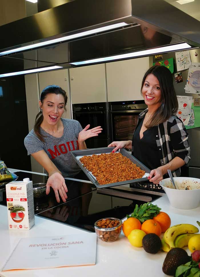 Elisa Blázquez en la cocina de Pilar Rubio