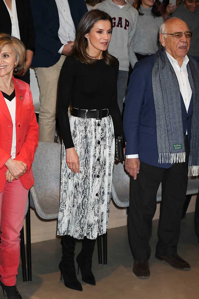 Letizia falda serpiente