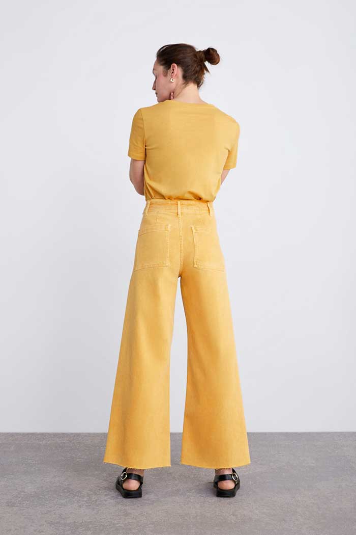 Pantalón amarillo Sara Carbonero Zara