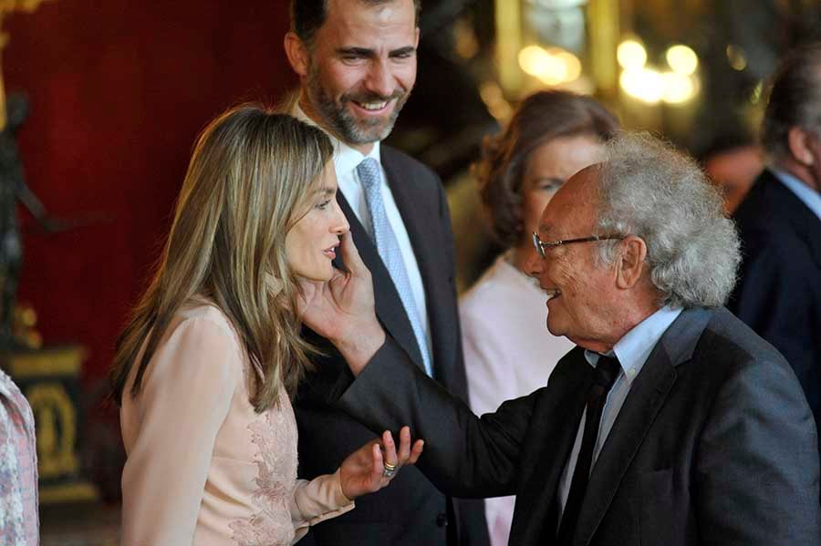 Eduard Punset junto a la Reina Letizia y el Rey Felipe en una imagen de archivo