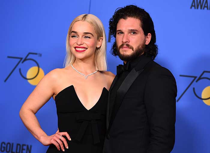 Emilia Clarke y Kit Harington
