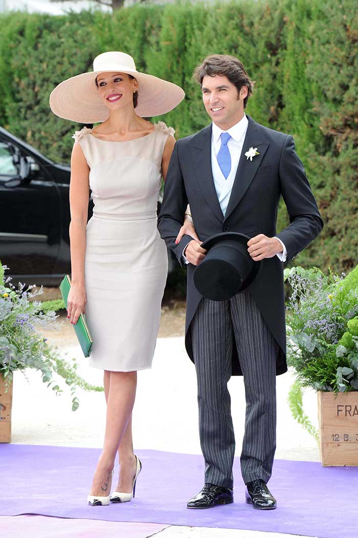 Entrevista Antonio Garc&iacute;a sobre el vestido de Eva Gonz&aacute;lez para el bautizo de su hijo Cayetano Rivera