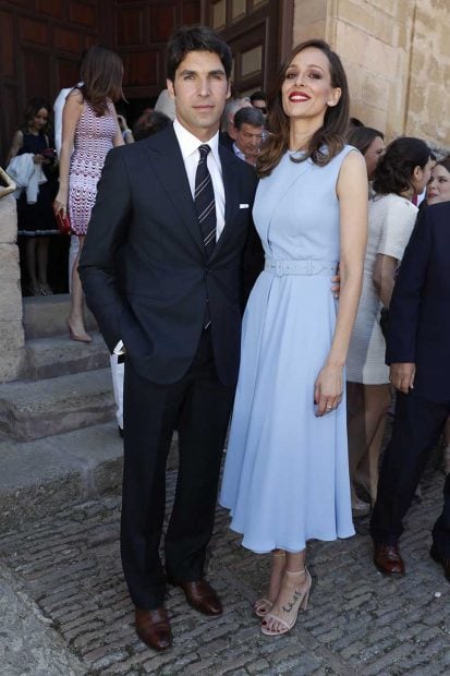 Eva Gonz&aacute;lez y Cayetano durante el bautizo de su hijo en Ronda