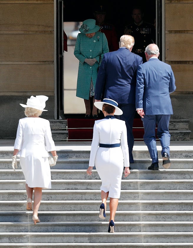 melania trump escaleras
