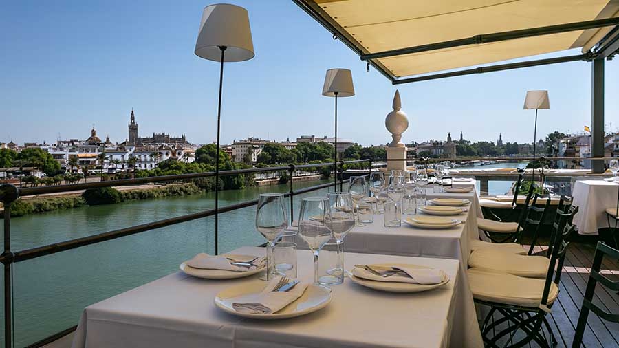 Las espectaculares vistas de las que disfrutaron los Beckham desde la terraza de María Trifulca, en Sevilla / elioestudio.com
