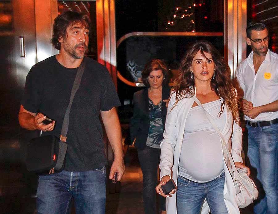 Pen&eacute;lope Cruz, embarazada, junto a Javier Bardem en una imagen de archivo / GTRES
