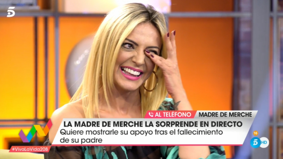 Merche, muy emocionada en ‘Viva la Vida’ / Telecinco.