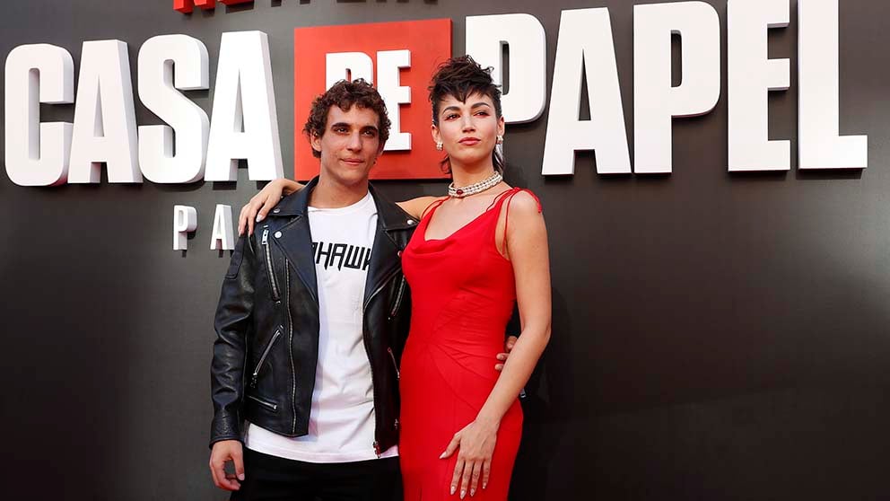 Miguel Herrán y Úrsula Corberó