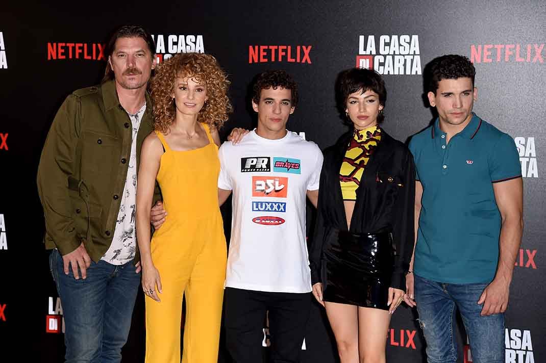 Ursula Corbero, Esther Acebo, Luka Peros, Miguel Herr&aacute;n y Jaime Lorente durante la &uacute;ltima promoci&oacute;n de 'La casa de papel' / GTRES